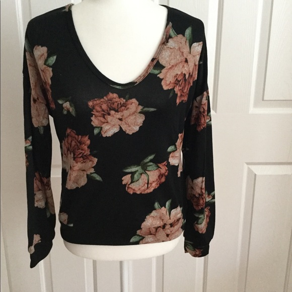 💔50% Off💔 Available by Angela Long Sleeve Floral - Picture 4 of 8